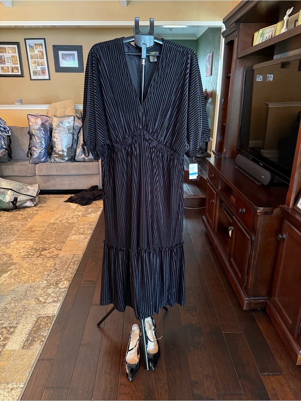Elegant Black Pleated Maxi Dress - V-Neck, Short Sleeve